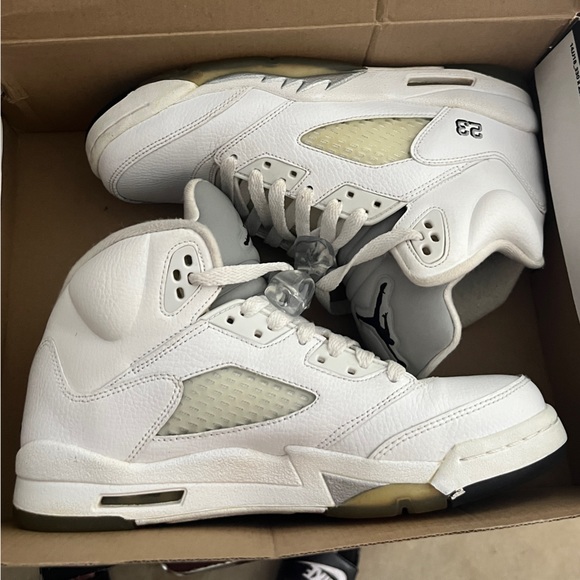 Jordan 5 Retro Metallic Silver - Picture 4 of 5
